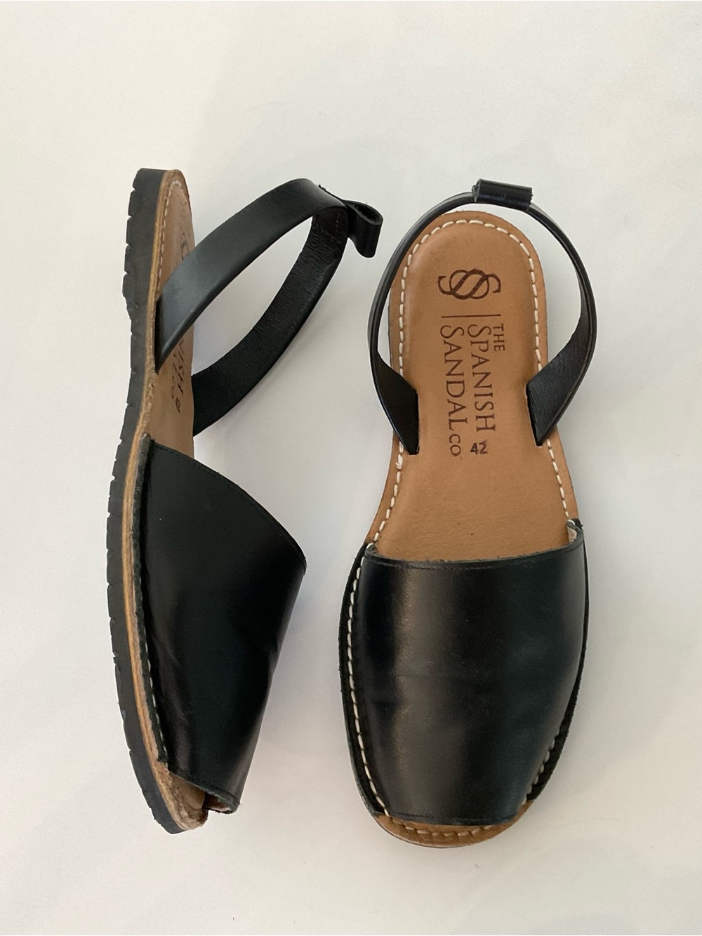 THE SPANISH SANDAL CO Classic Peep Toe Flat Sandal in Black Leather Size 11